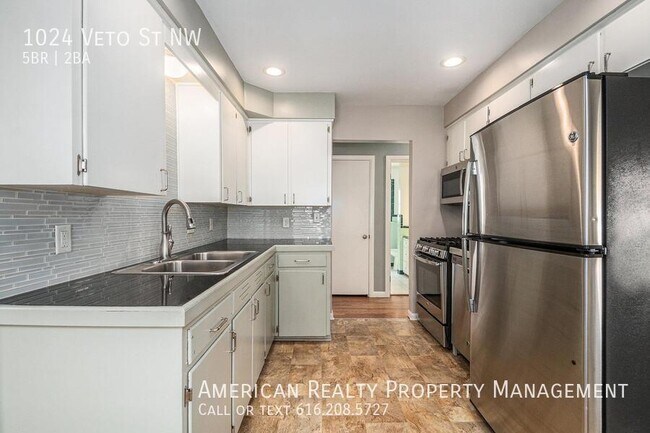 Foto del edificio - 1024 Veto St NW