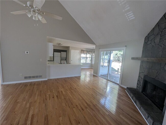 Foto del edificio - 1995 Holly Cove Rd