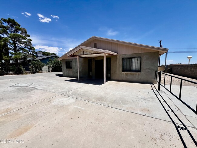 Foto del edificio - 14624 Eston Pl