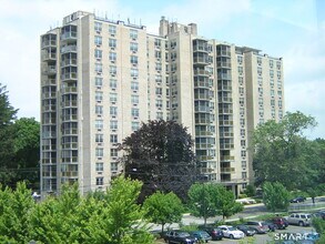 Building Photo - 1 Strawberry Hill Ct