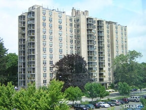 Building Photo - 1 Strawberry Hill Ct