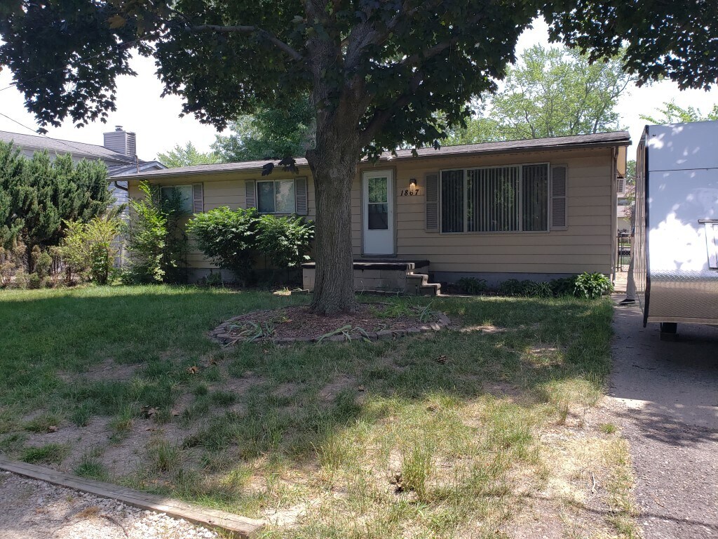 1867 Rustic Ln, Keego Harbor, MI 48320 House Rental in Keego Harbor