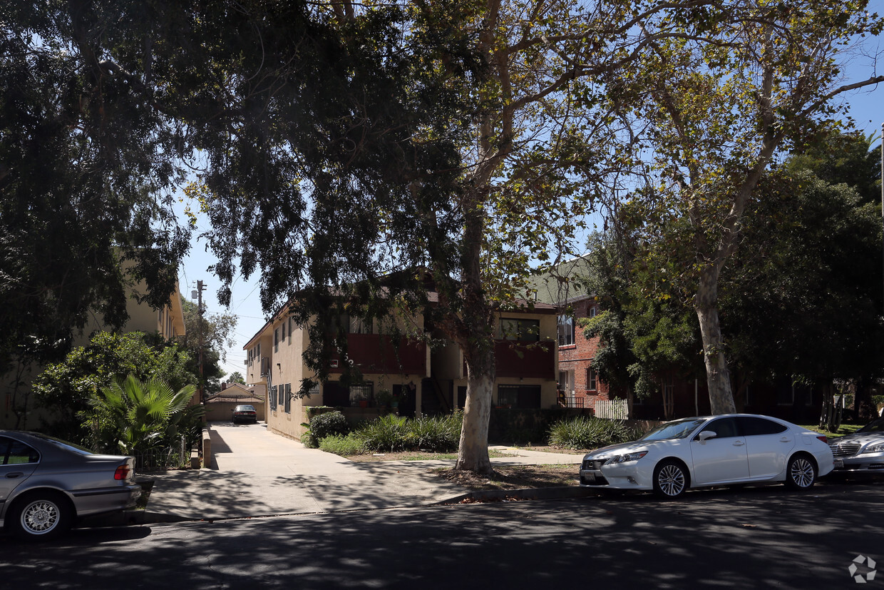 Foto principal - 4852 Elmwood Ave