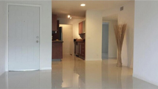 Foto del edificio - 8789 NW 39th St