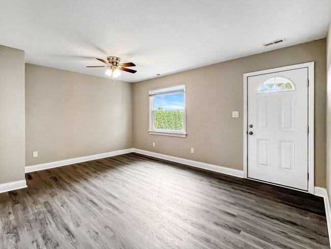 Building Photo - Fully Renovated 3-Bedroom Gem in West End ...