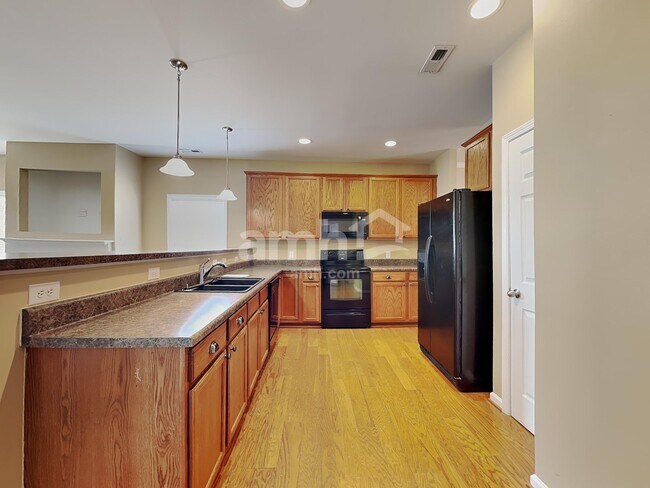 Foto del edificio - 6878 Coopers Hawk Trl