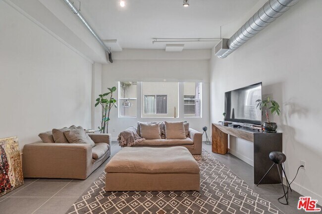 Foto del edificio - 939 S Broadway