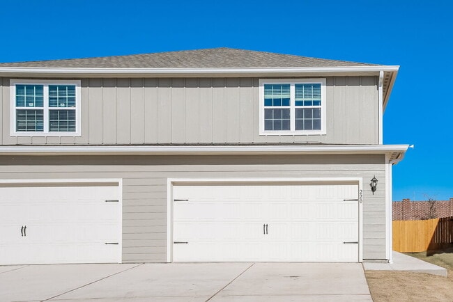 Building Photo - 220 Marsh Ln