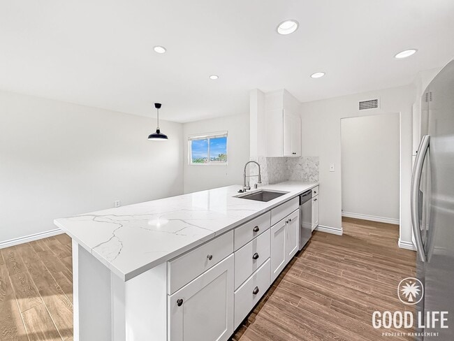 Building Photo - Upgraded 3BR/2BA Home with Garage, Driveway & Large Backyard – Paradise Hills!