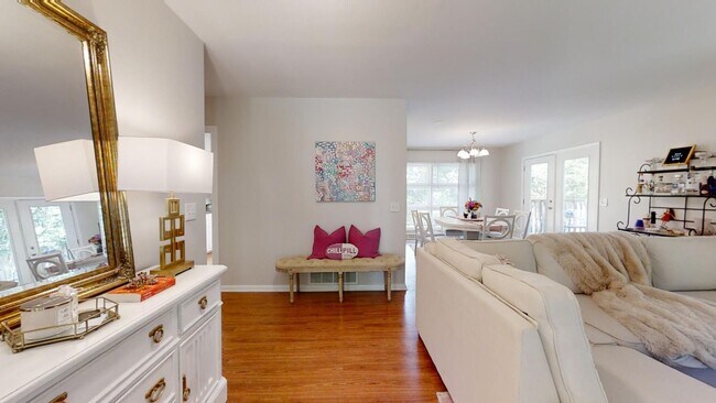 Foto del edificio - AVAILABLE NOW- SUBLEASE Short distance to Downtown Auburn--One of Kind Home on Sherwood Dr in Auburn