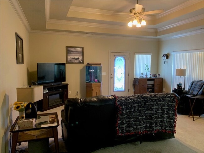 Building Photo - 746 Larkspur Ln