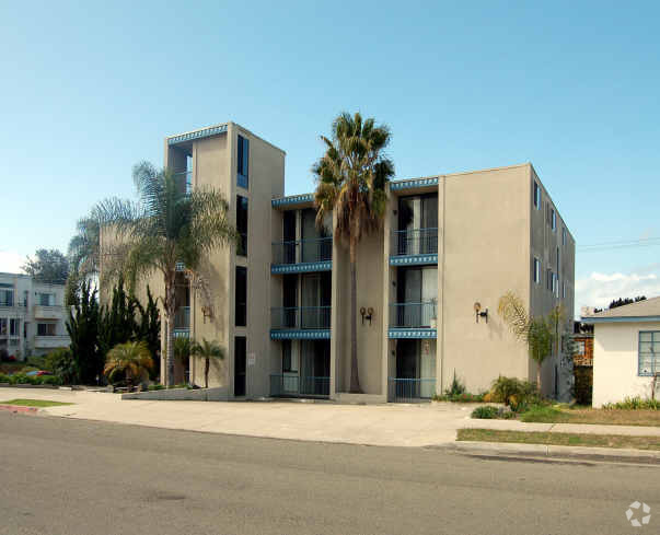 Primary Photo - Crown Tower Apartments