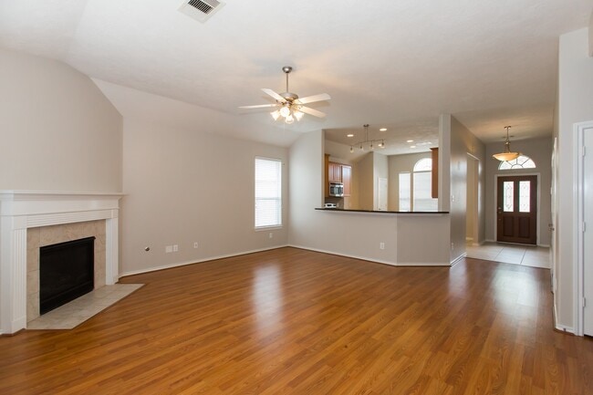 Building Photo - 10206 N Pine Ivy Ln