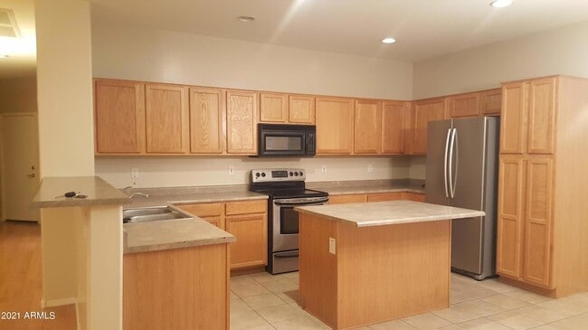 Building Photo - 12522 W Campina Dr