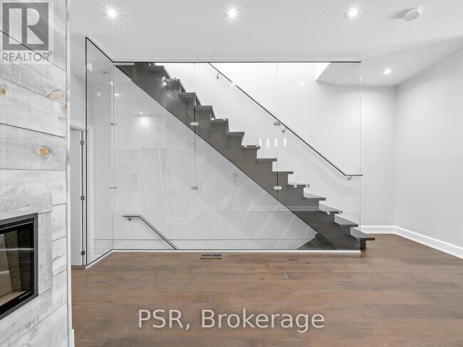 Photo du bâtiment - 520 McRoberts Ave