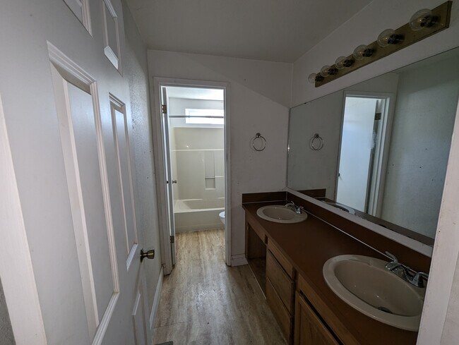 Foto del edificio - 2621 Undine St