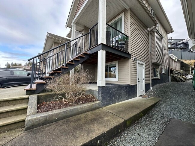 Building Photo - 46794 Sylvan Dr