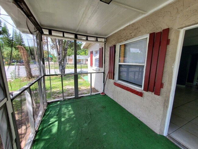 Building Photo - 2 bed 1 bath
