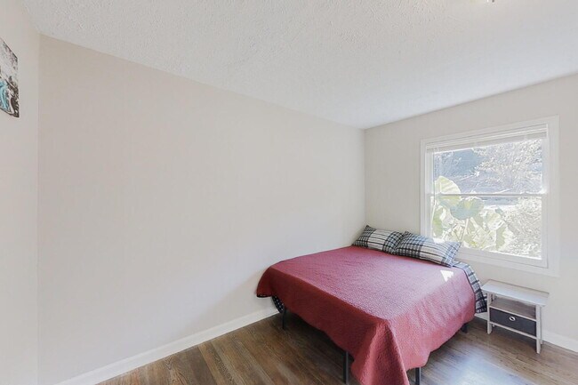 Foto del edificio - Hickory Hills Estates Home, a 8 minute walk to transit stop N Hairston Rd & 452