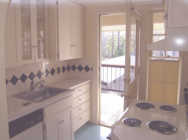 Bishop Terrace kitchen - 835 N Bishop Ave