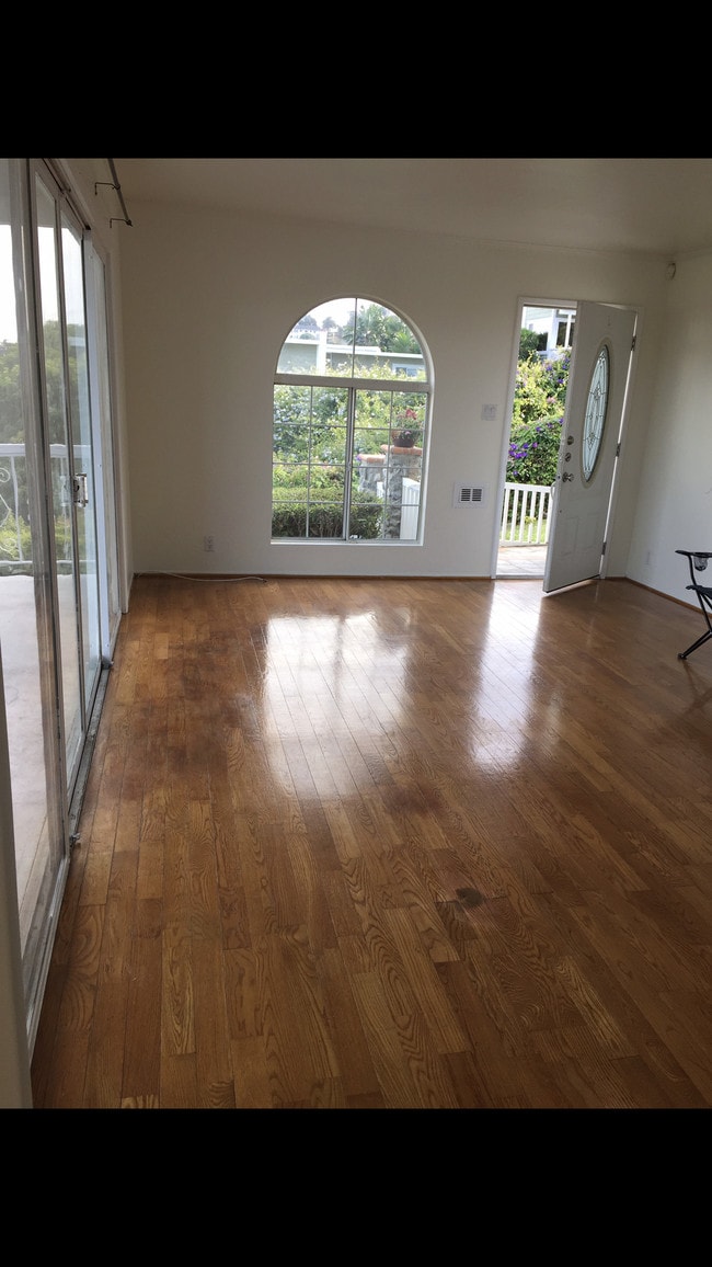 Building Photo - 706 W 29th St