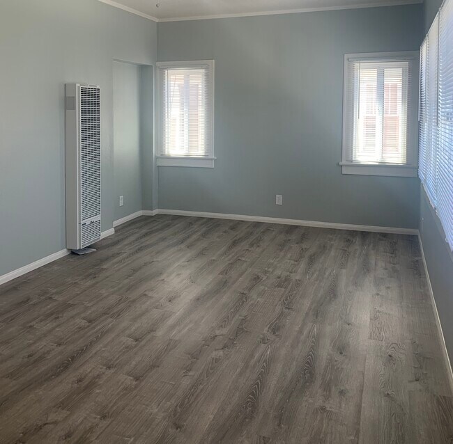 Foto del edificio - 424 N Rose Pl