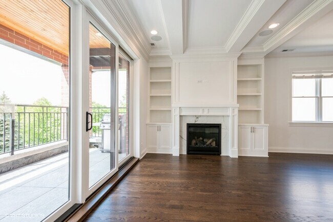 Building Photo - 4727 N Winchester Ave