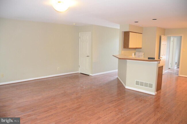 Building Photo - 277 Fox Run