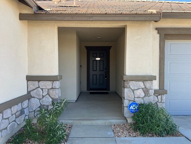 Building Photo - 3 Bedroom Plus Bonus Room Single Family Ho...