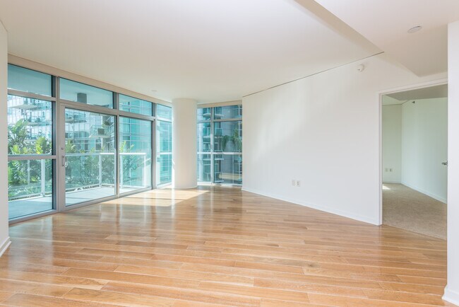 Foto del edificio - 13650 Marina Pointe Dr