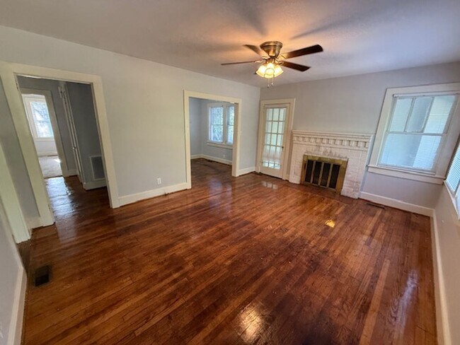 Foto del edificio - 503 Tyler St