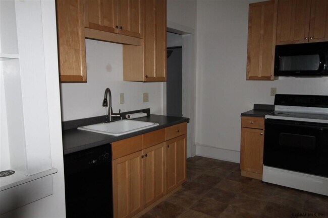 Foto del edificio - 598 N Broadway