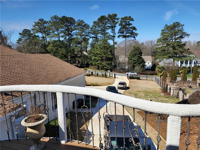Building Photo - 147 Atlanta Country Club Dr