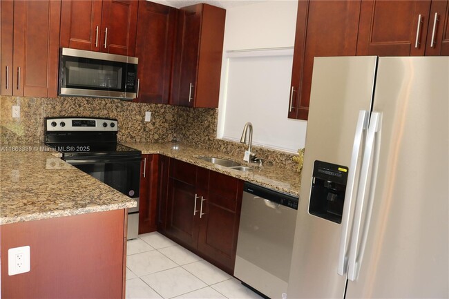 Foto del edificio - 617 NW 132nd Terrace