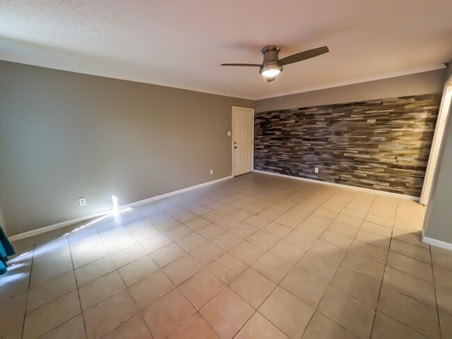 Building Photo - 6165 Coolidge Blvd