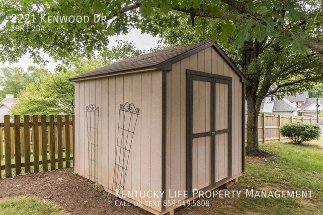 Building Photo - 2221 Kenwood Dr