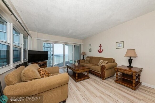 Foto del edificio - 710 N Ocean Blvd