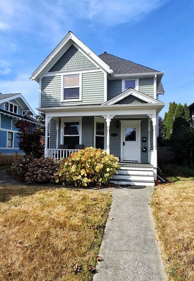 Building Photo - 2321 Elm St