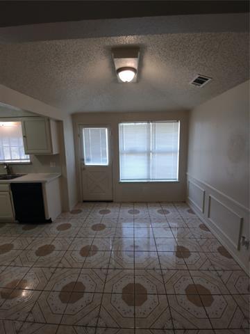 Building Photo - 640 Hillside Dr