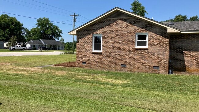 Building Photo - 328 E Billy Farrow Hwy