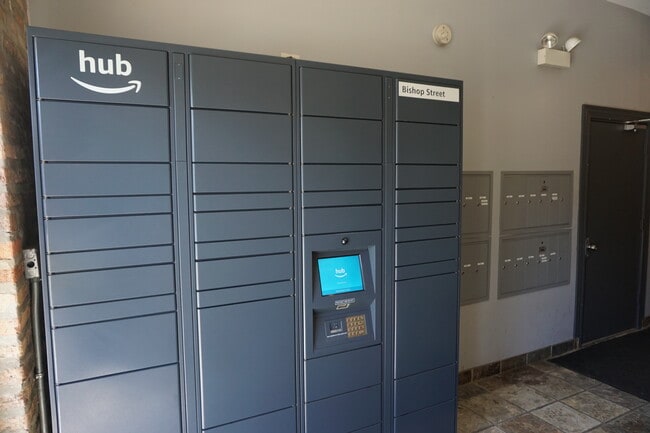 Amazon Hub en el vestíbulo - Bishop Street Lofts