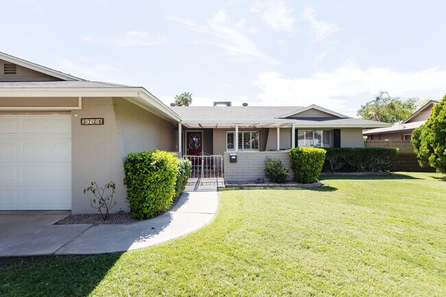Building Photo - Tempe Beauty! 2199 Sq Ft 4 bedroom 2 bath ...