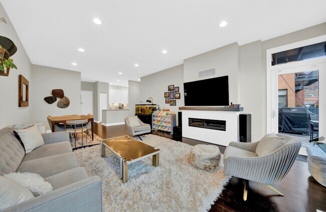 Foto del edificio - 550 W Fulton St