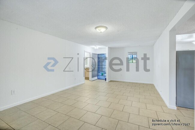 Foto del edificio - 4506 Saugus Ave