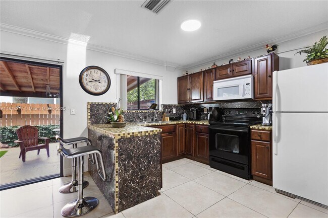 Foto del edificio - 8360 NW 8th St