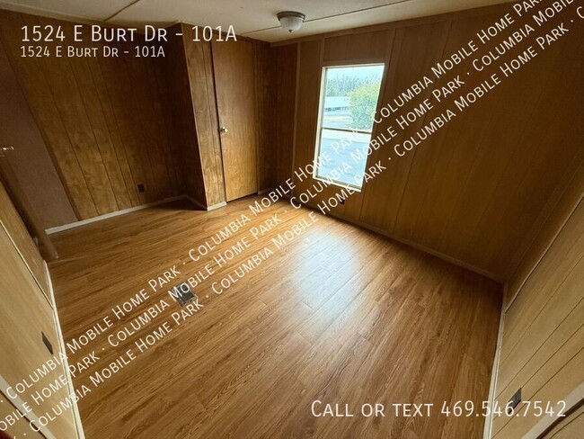 Building Photo - 1524 E Burt Dr