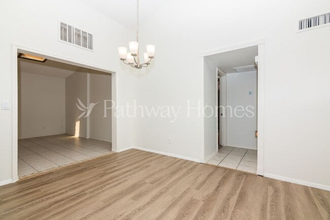 Building Photo - 6914 W Cherry Hills Dr