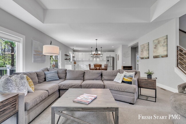 Building Photo - Spacious 6-Bedroom Retreat in Rockford with 3.5 Luxurious Baths