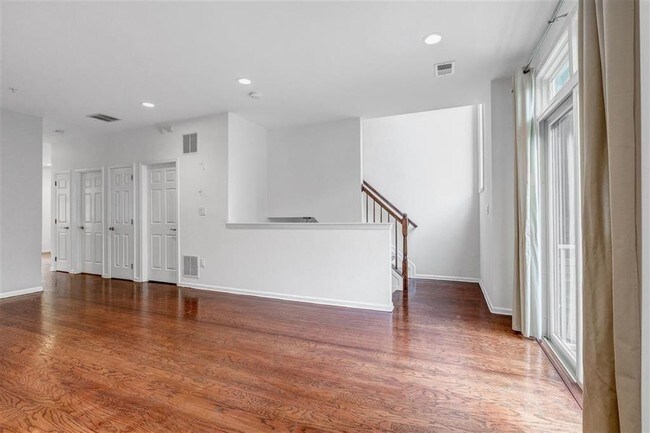 Foto del edificio - 349 Oswego Ct