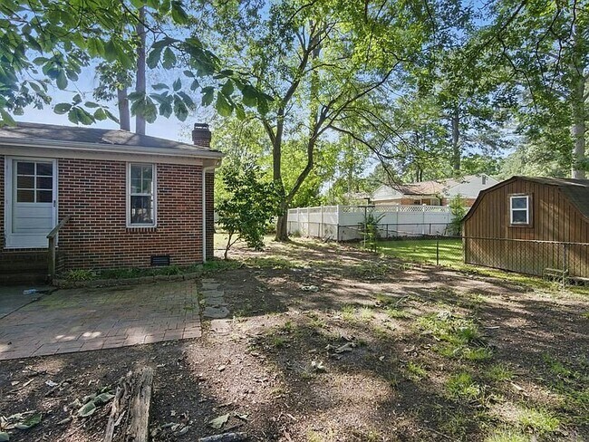 Foto del edificio - 4105 Clintwood Ln